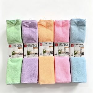 300 grams of knitted polyester-cotton high-low fleece with elasticized edges for a collar